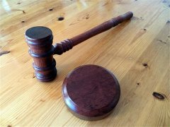 <b>上海二審不開庭審理未聽辯護律師意見屬程序違</b>